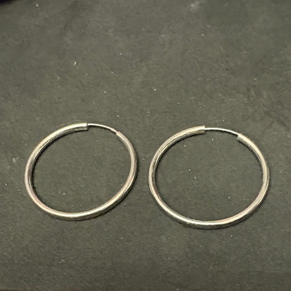 New 925 Silver Hoop Earrings - Picture 3 of 7